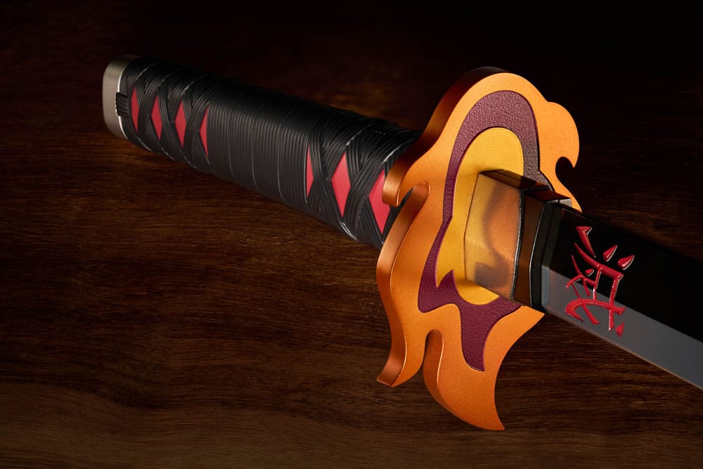 Demon Slayer: Kimetsu no Yaiba Proplica Replik 1/1 Nichirin Schwert (Tanjiro Kamado) Kyojuro Rengoku´s Sword Gueard Ver. 88 cm
