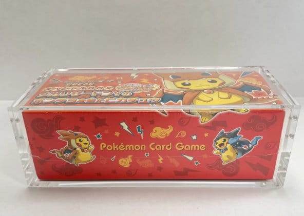 Evoretro Magnetisches Acryl Display Case für Pokémon Center Japanische Special Poncho Pikachu Box
