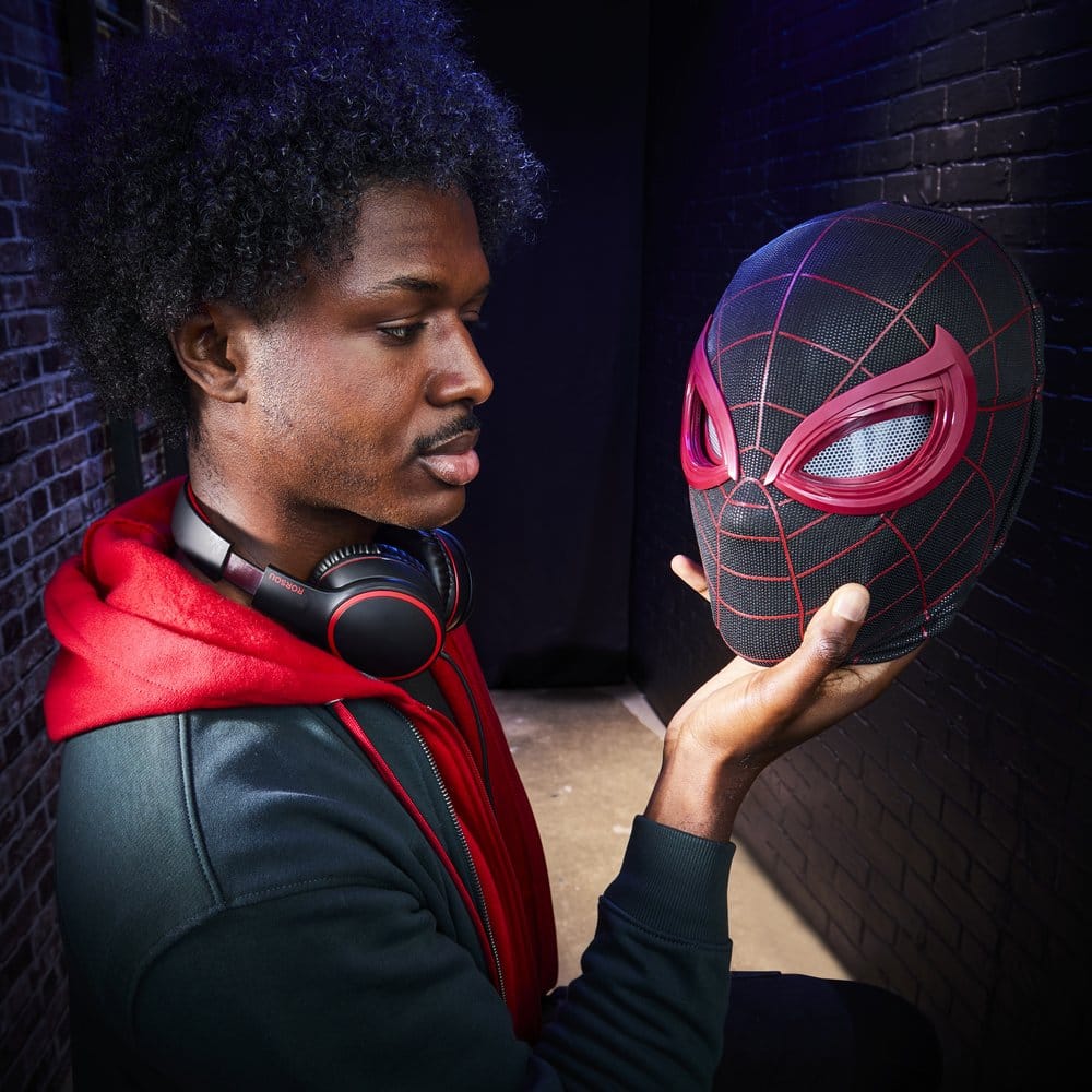 Spider-Man: Miles Morales Marvel Legends Elektronische Maske mit Fernbedienung