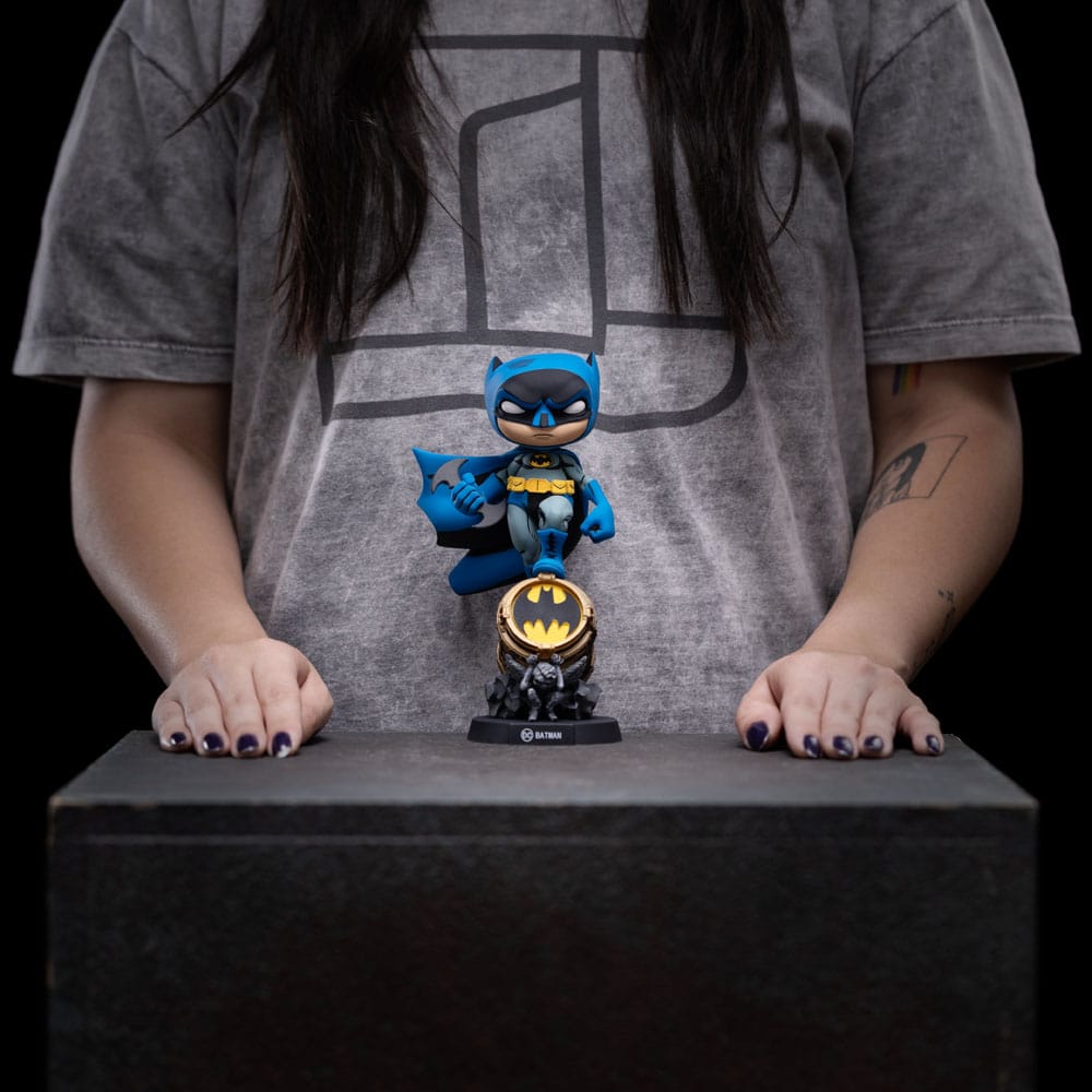 Batman Mini Co. PVC Figur Batman on Bat-Signal (Blue Variant) 19 cm