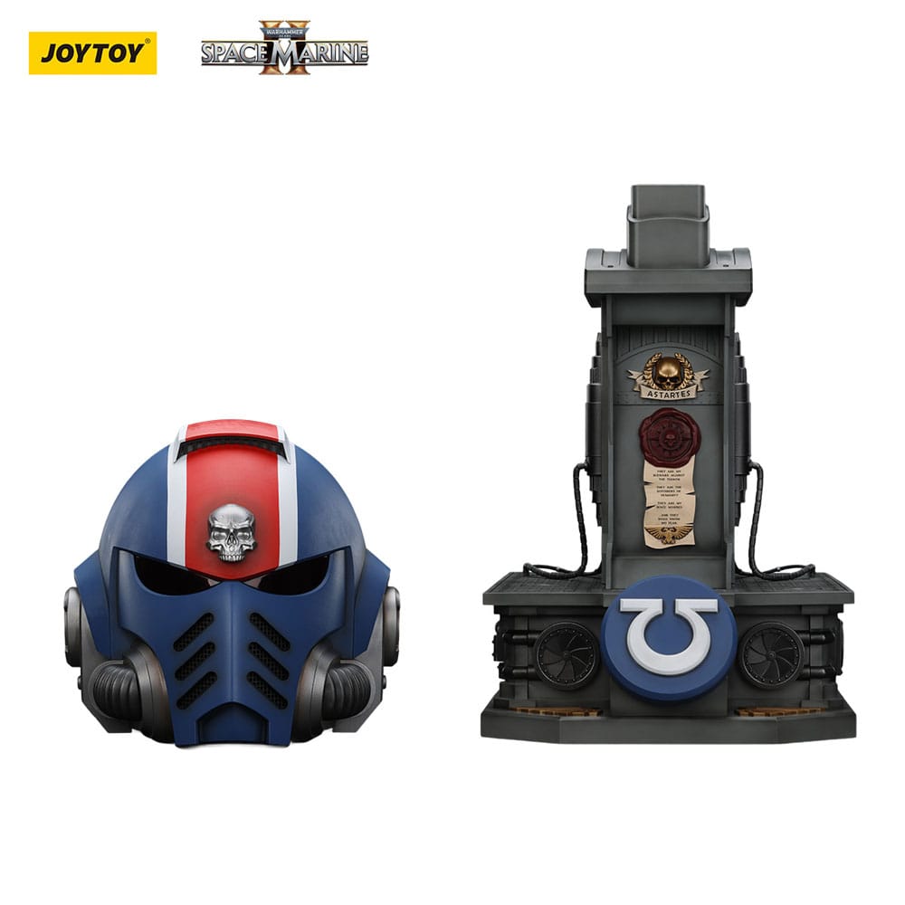 Warhammer 40,000: Space Marine 2 Replik Ultramarines Lieutenant Titus Helm mit Display-Stand 44 cm