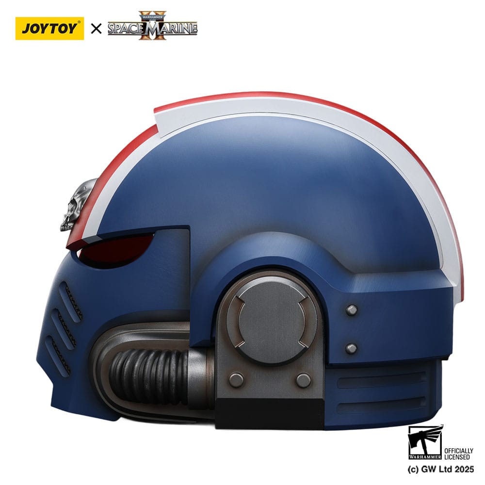 Warhammer 40,000: Space Marine 2 Replik Ultramarines Lieutenant Titus Helm 30 cm