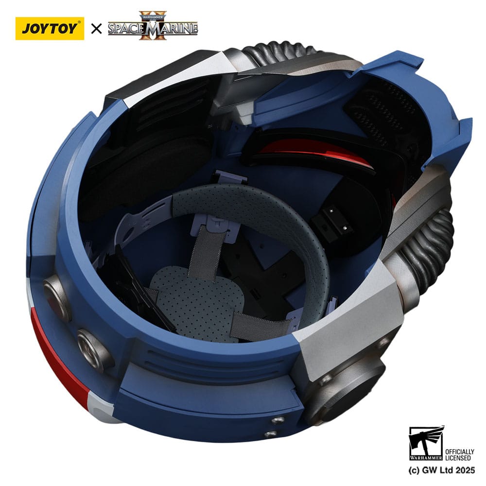 Warhammer 40,000: Space Marine 2 Replik Ultramarines Lieutenant Titus Helm 30 cm