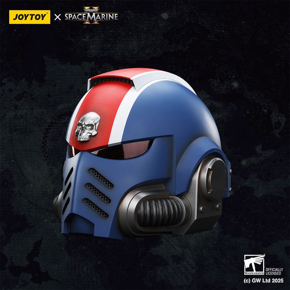 Warhammer 40,000: Space Marine 2 Replik Ultramarines Lieutenant Titus Helm 30 cm