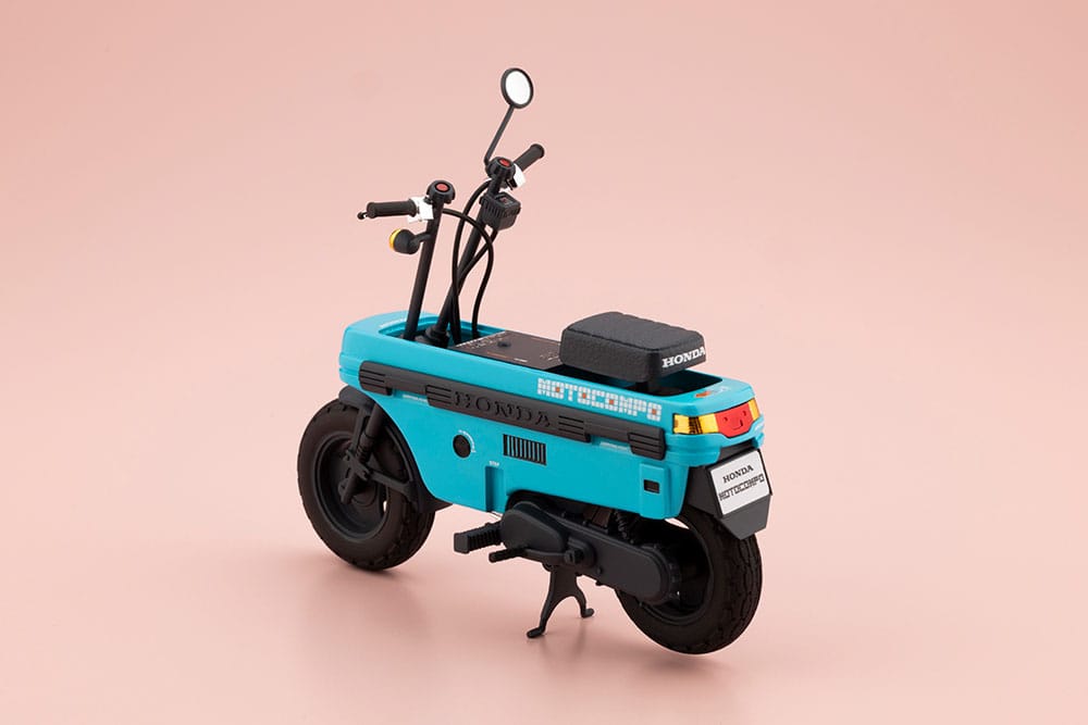 Megami Device Buster Doll Series Plastic Model Kit 1/1 Knight Alice with Honda AB12 Motocompo 15 cm