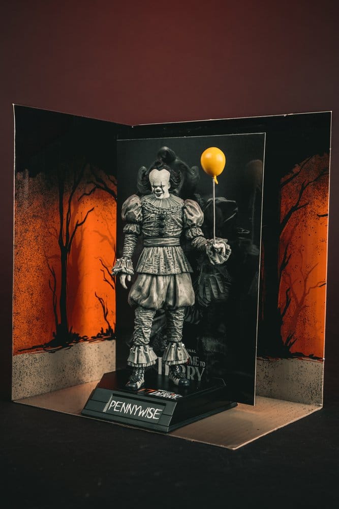 Es Welcome to Derry Movie Maniacs Figur Pennywise (Black & White) 16 cm