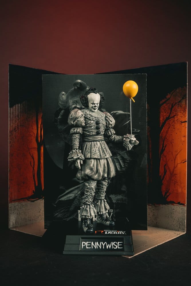 Es Welcome to Derry Movie Maniacs Figur Pennywise (Black & White) 16 cm