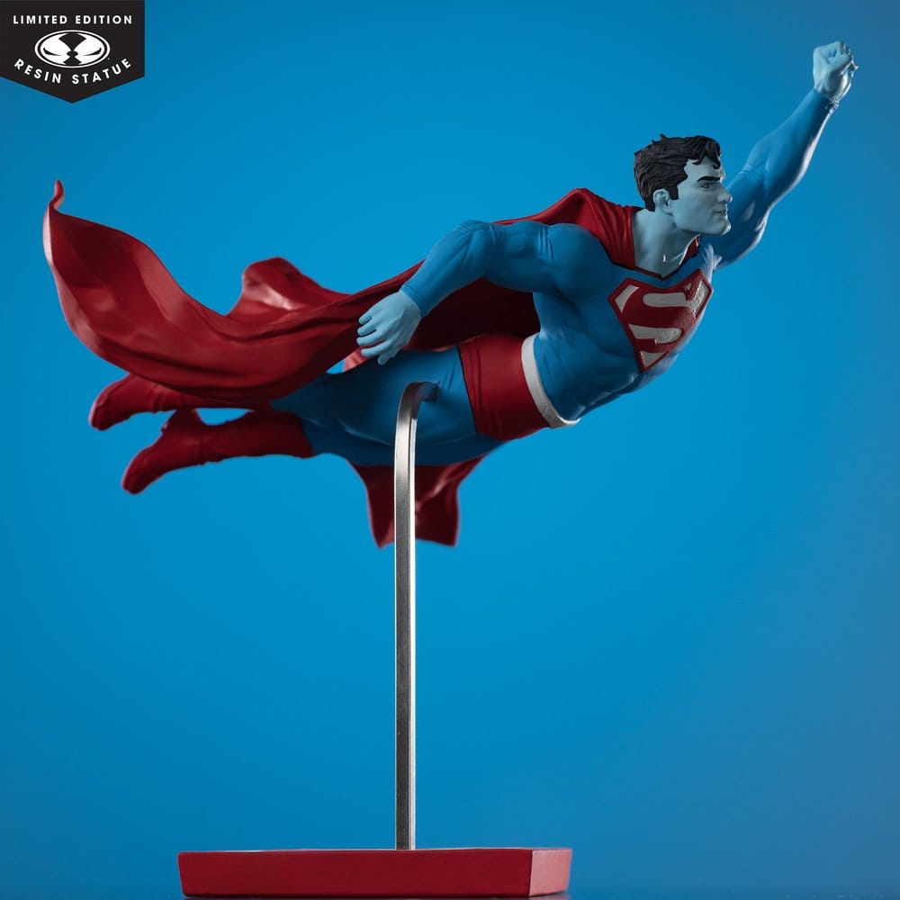 DC Direct Superman Red & Blue Statue 1/10 Superman by Lee Bermejo 26 cm