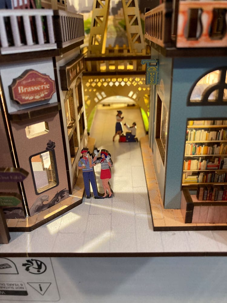 Paris Tiny Adventures Book Nook Mini-Diorama 23 cm