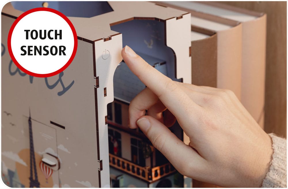 Paris Tiny Adventures Book Nook Mini-Diorama 23 cm