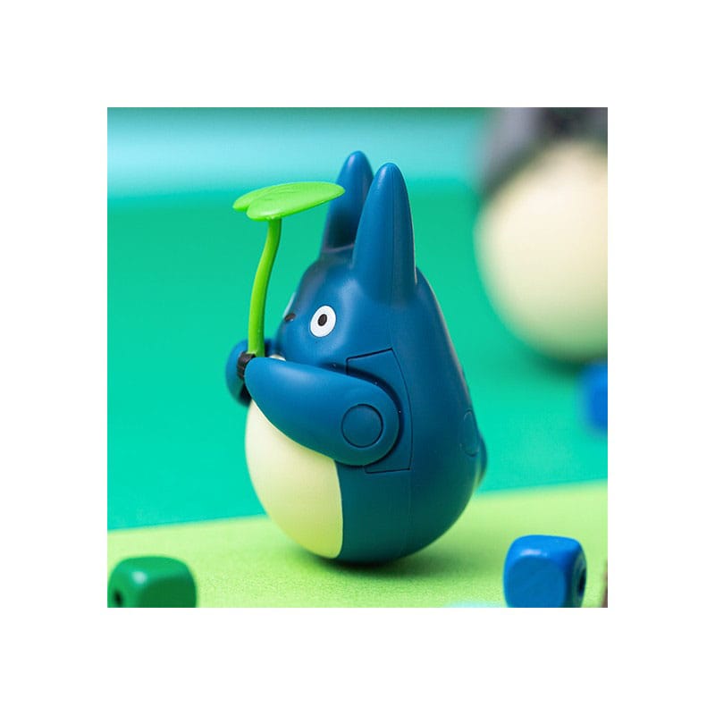 Mein Nachbar Totoro Figur mit rundem Boden Mid Totoro with leaf 6 cm