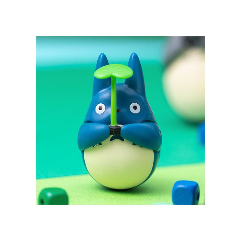 Mein Nachbar Totoro Figur mit rundem Boden Mid Totoro with leaf 6 cm