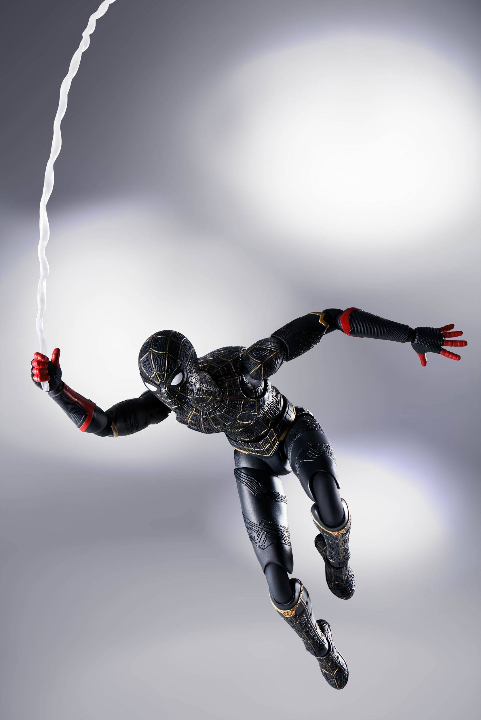Spider-Man: No Way Home S.H. Figuarts Actionfigur Spider-Man Black & Gold Suit (Special Set) 15 cm