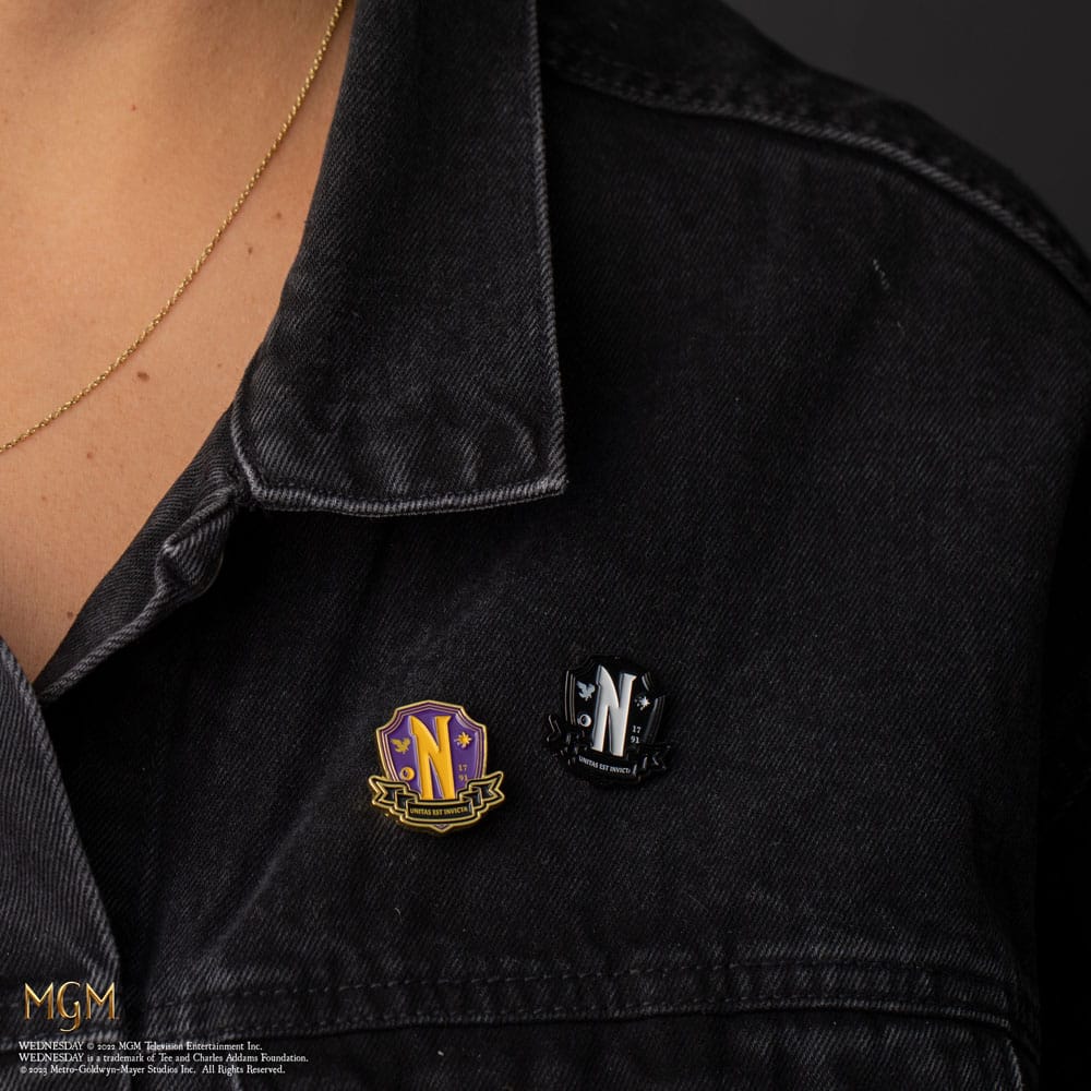 Wednesday Ansteck-Pins 2er-Pack Nevermore Academy 
