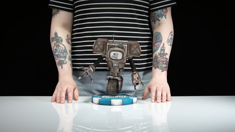 Fallout (Amazon) PVC Figur Victor the Securitron 25 cm