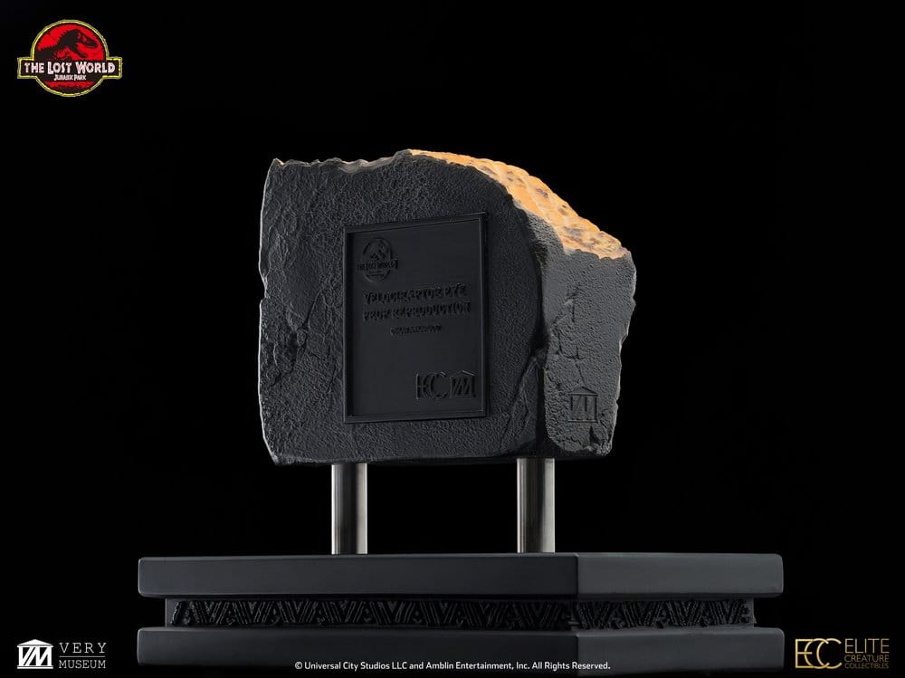 The Lost World: Jurassic Park Replik Male Velociraptor Eye Prop 23 cm     