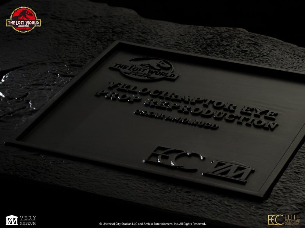 The Lost World: Jurassic Park Replik Male Velociraptor Eye Prop 23 cm     