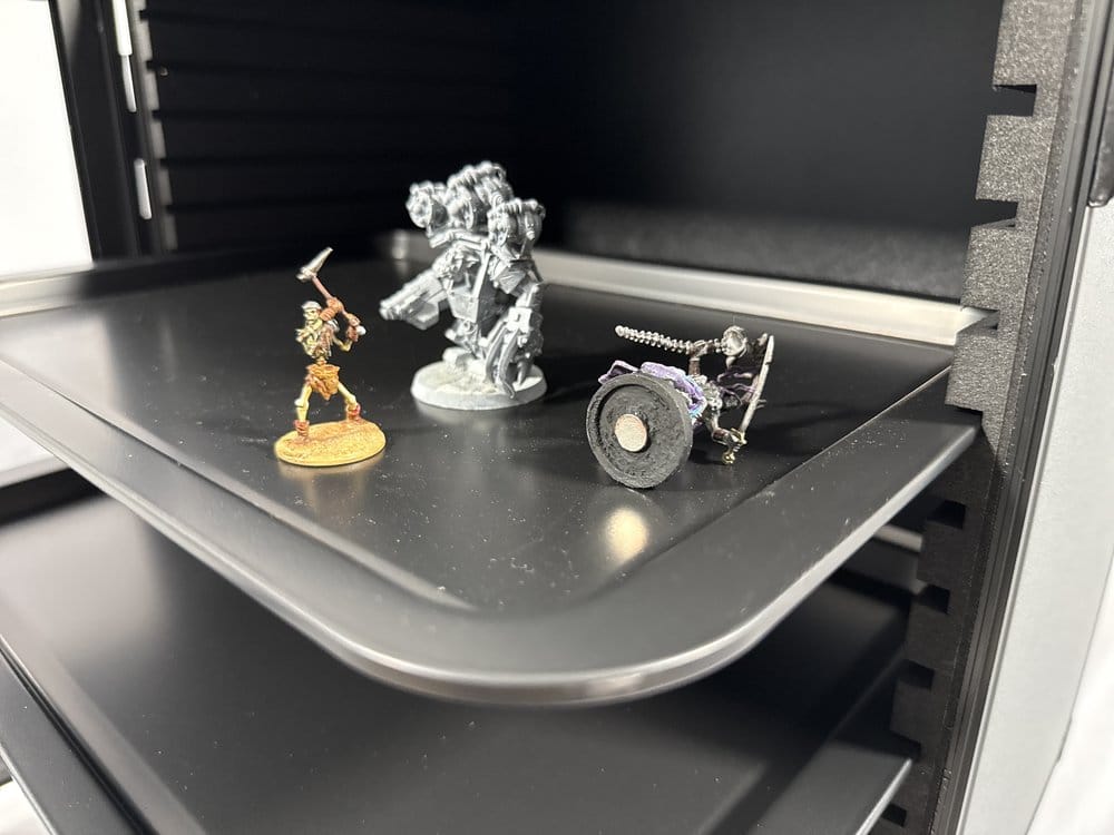 Evoretro Display- und Transportkoffer für Sammlerfiguren und Modelle 45 x 37 cm