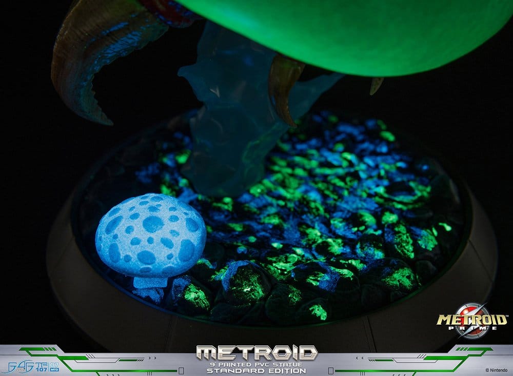 Metroid Prime PVC Figur Metroid (Standard) (Glow in the Dark) 21 cm