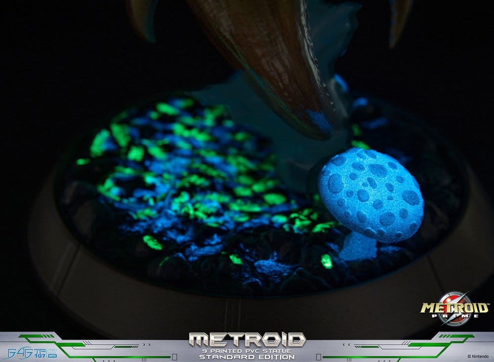 Metroid Prime PVC Figur Metroid (Standard) (Glow in the Dark) 21 cm