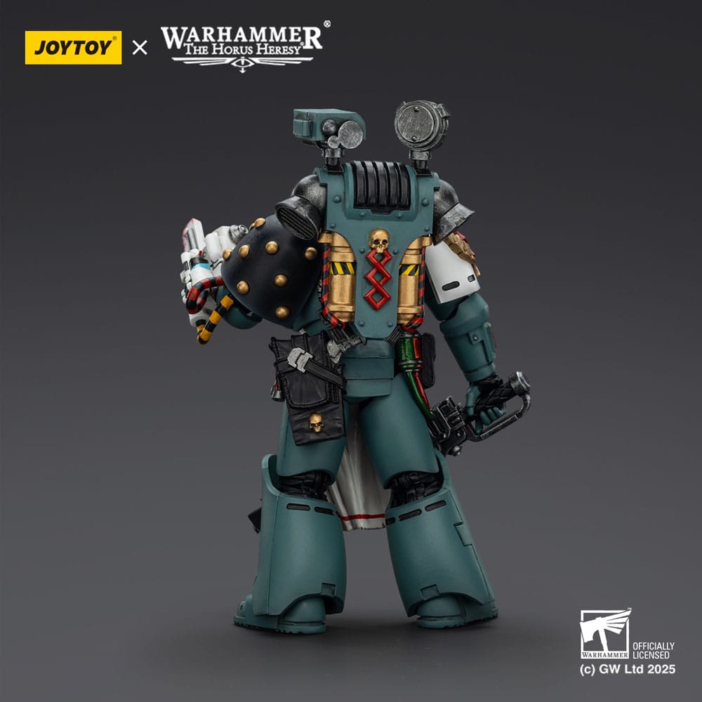 Warhammer 40,000: Sons of Horus Actionfigur Legion Apothecary 12 cm
