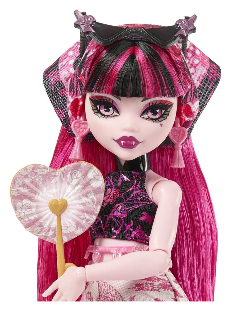 Monster High Skulltimate Secrets Puppe Destination: Gore-geous Oasis - Draculaura