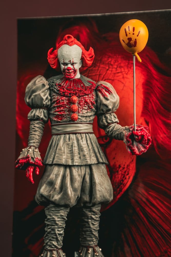 Es Welcome to Derry Movie Maniacs Figur Pennywise (Bloody) 16 cm