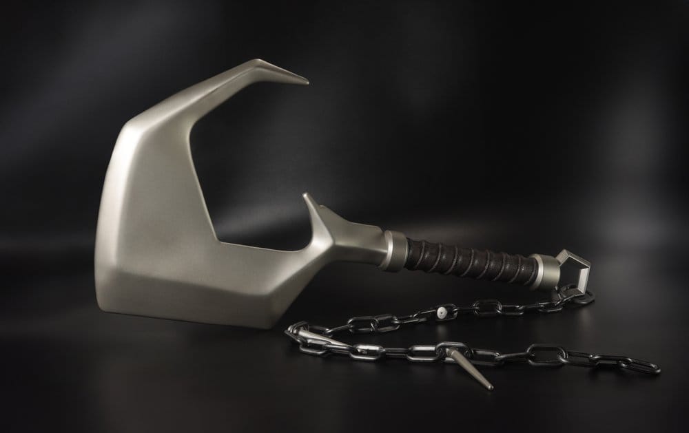 DC Direct 1/1 Prop-Replik Lobos Hook (Supergirl Movie)