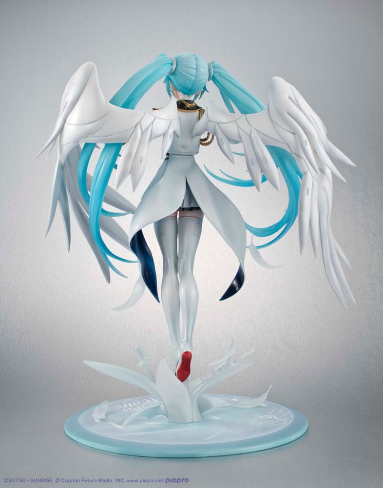 Mobile Suit Gundam x Hatsune Miku Lucrea PVC Statue Hatsune Miku x Wing Gundam Zero EW 45th Anniversary 27 cm        