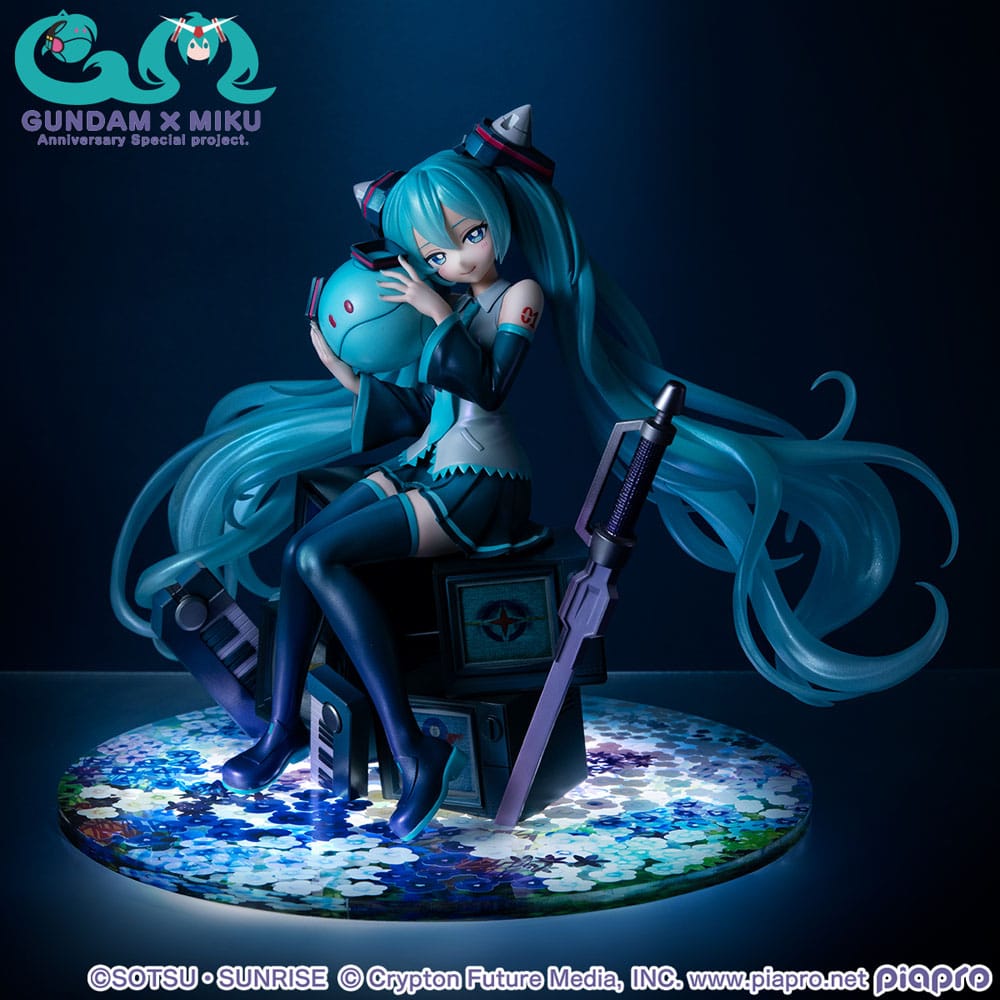 Mobile Suit Gundam x Hatsune Miku Lucrea PVC Statue Hatsune Miku x OO Gundam 45th Anniversary 17 cm        
