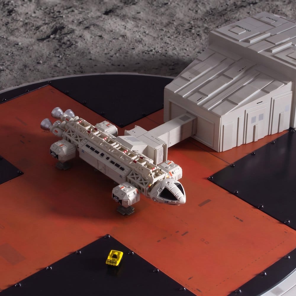 Mondbasis Alpha 1 Spielset Landing Pad (with Eagle Transporter) 46 cm