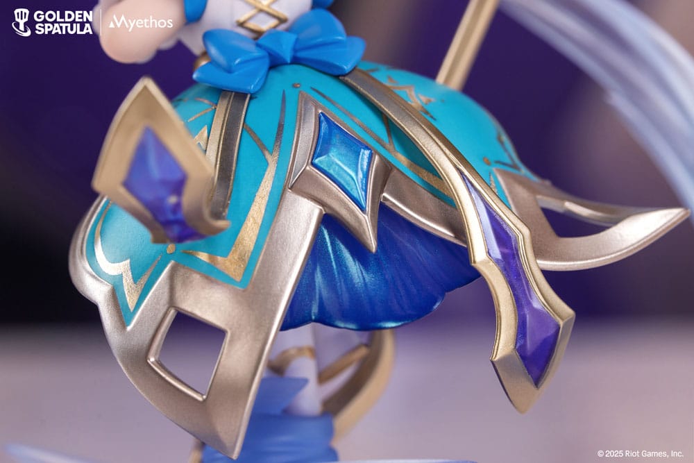 Golden Spatula PVC Statue Prestige Perfume Gem Chibi Janna Figure 17 cm        