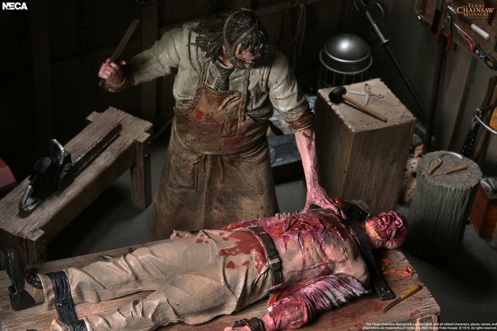 Texas Chainsaw Massacre: The Beginning Diorama Actionfigur Leatherface Slaughterhouse Boxed Set 18 cm