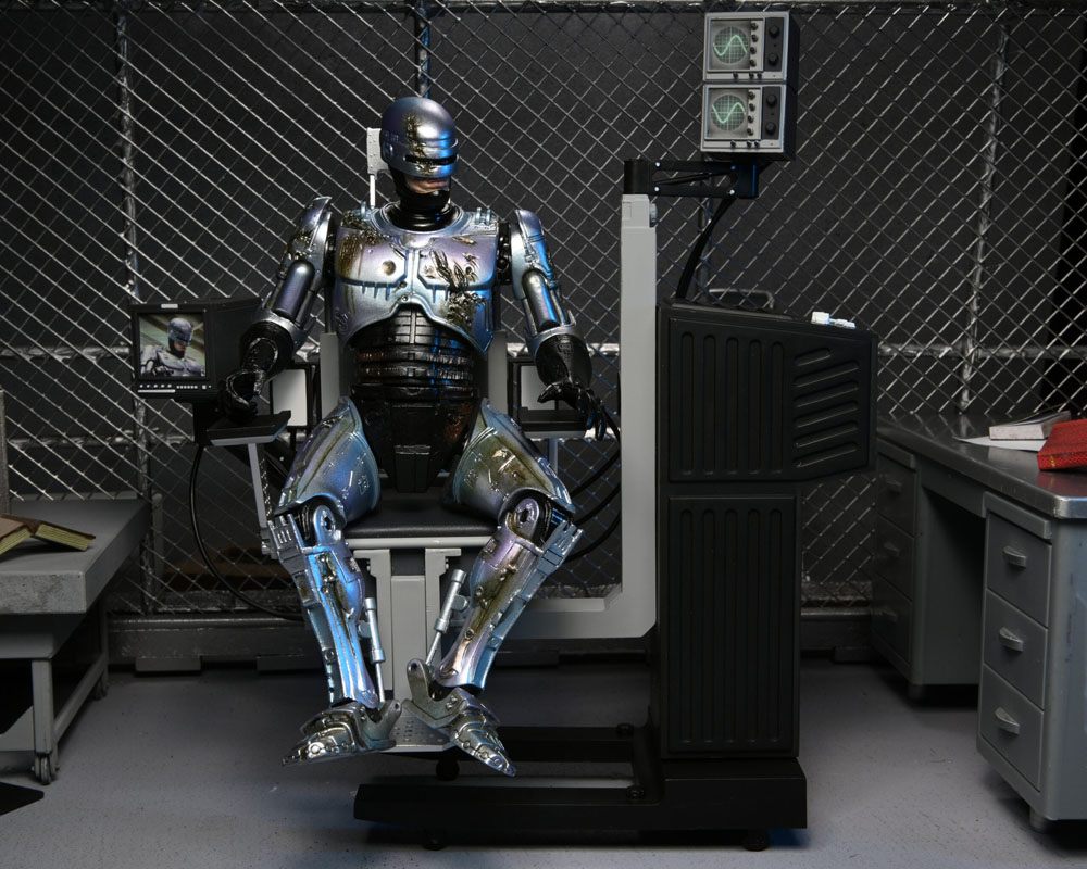 RoboCop Actionfigur Ultimate Battle Damaged RoboCop with Chair 18 cm