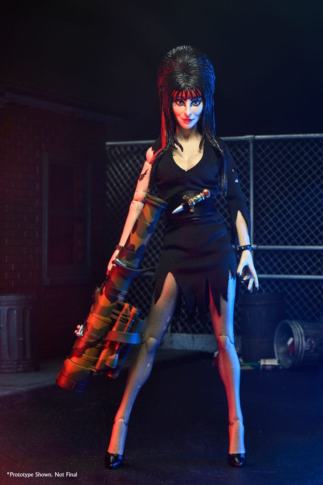 Elvira - Herrscherin der Dunkelheit Clothed Actionfigur Commando Elvira 20 cm        