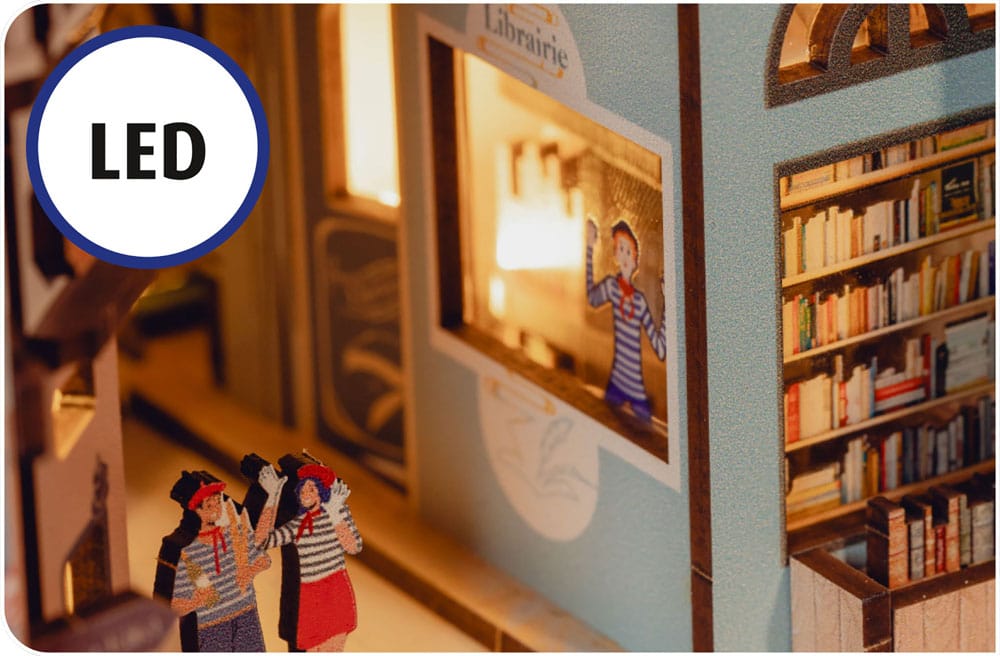 Paris Tiny Adventures Book Nook Mini-Diorama 23 cm