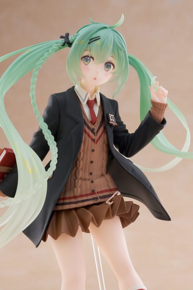 Hatsune Miku PVC Statue Hatsune Miku Fashion Preppy Ver. 18 cm            