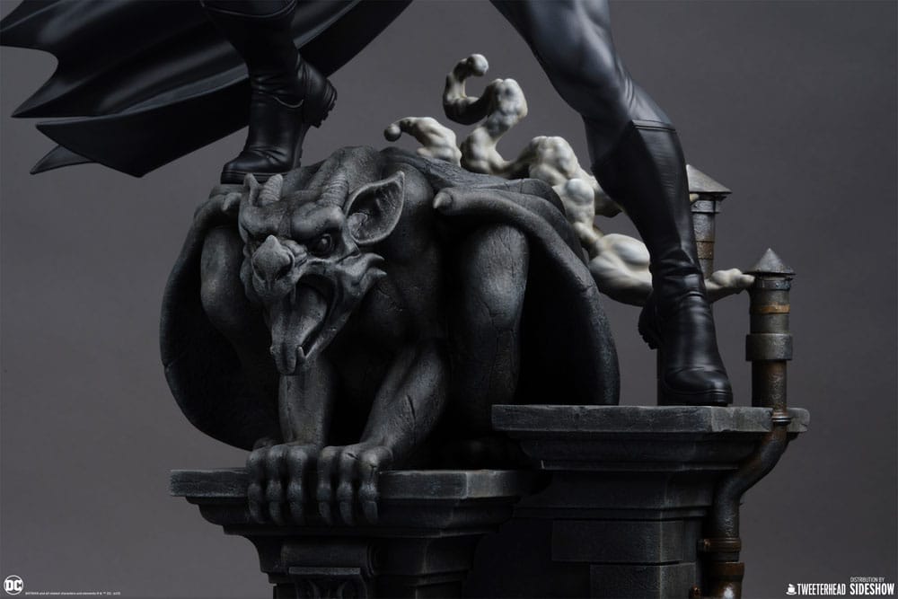 DC Comics Maquette 1/6 Batman (Black and Gray Edition) 50 cm