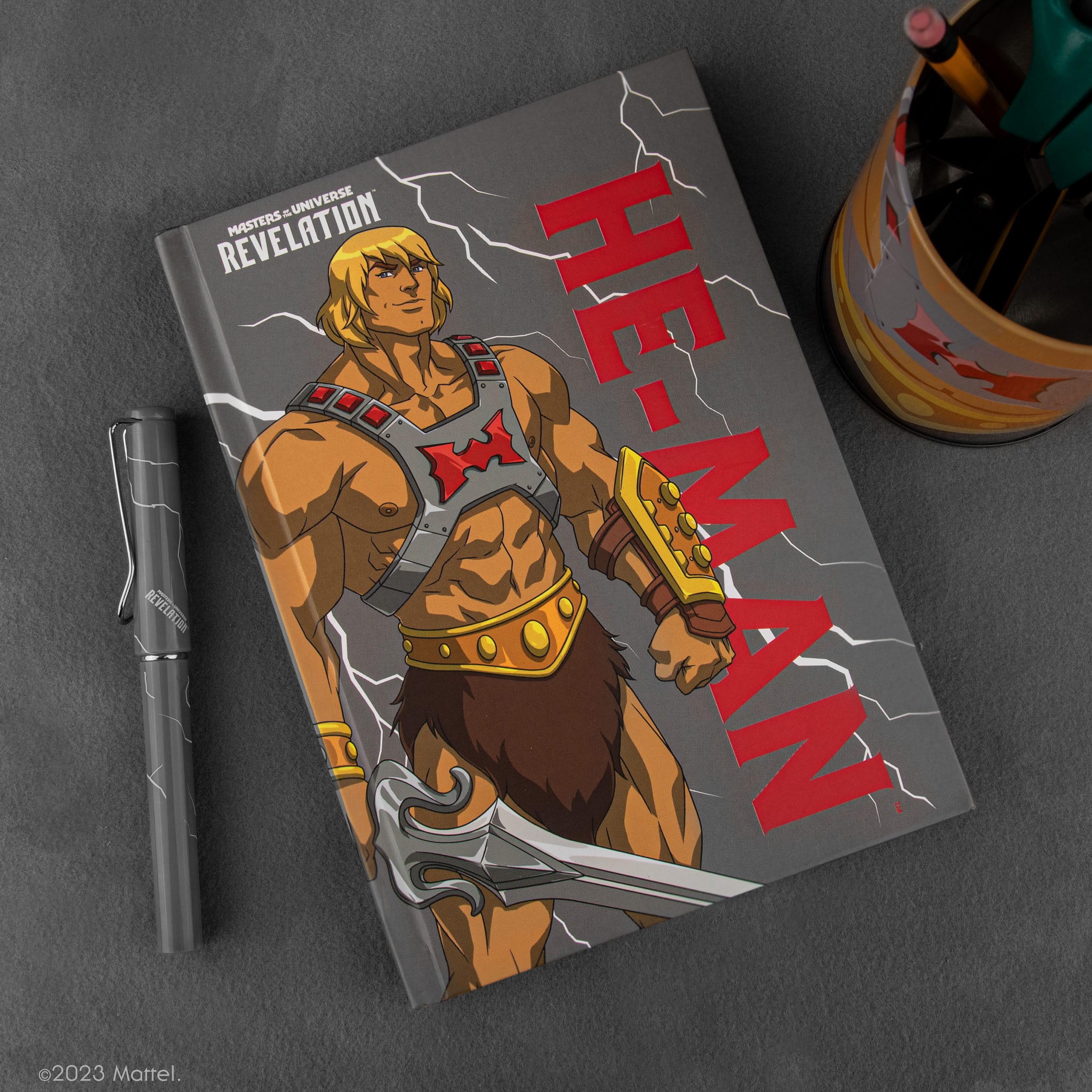 Masters of the Universe - Revelation:  He-Man Thunder Deluxe Notebook Set (Notebook + Stift)