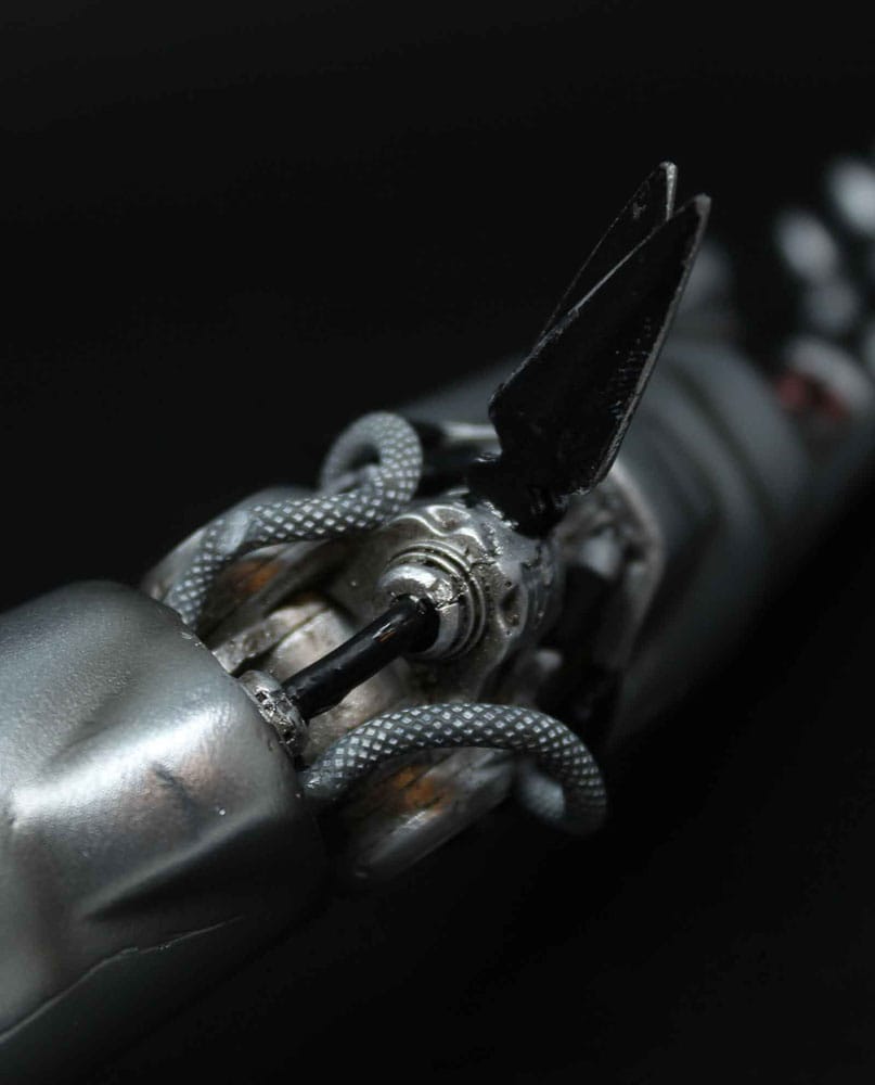 Cyberpunk: Edgerunners Replik Silverhand Arm 30 cm