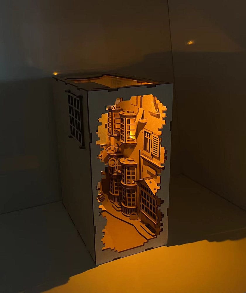 Harry Potter Tiny Adventures Book Nook Mini-Diorama Winkelgasse 23 cm