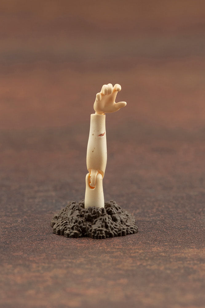 End of Heroes Plastic Model Kit 1/24 Zombinoid Wretched Girl 7 cm