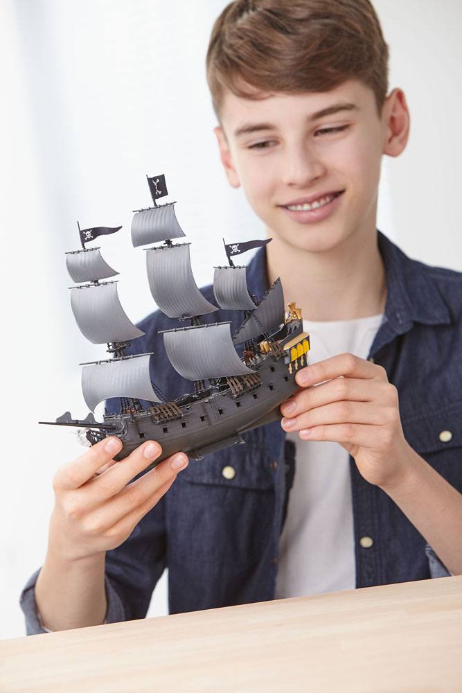 Pirates of the Caribbean Salazars Rache Easy-Click Modellbausatz 1/150 Black Pearl 26 cm